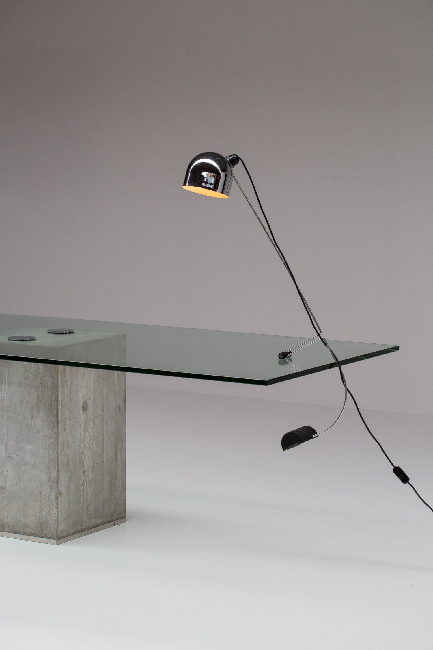 Desk lamp by Lumenform