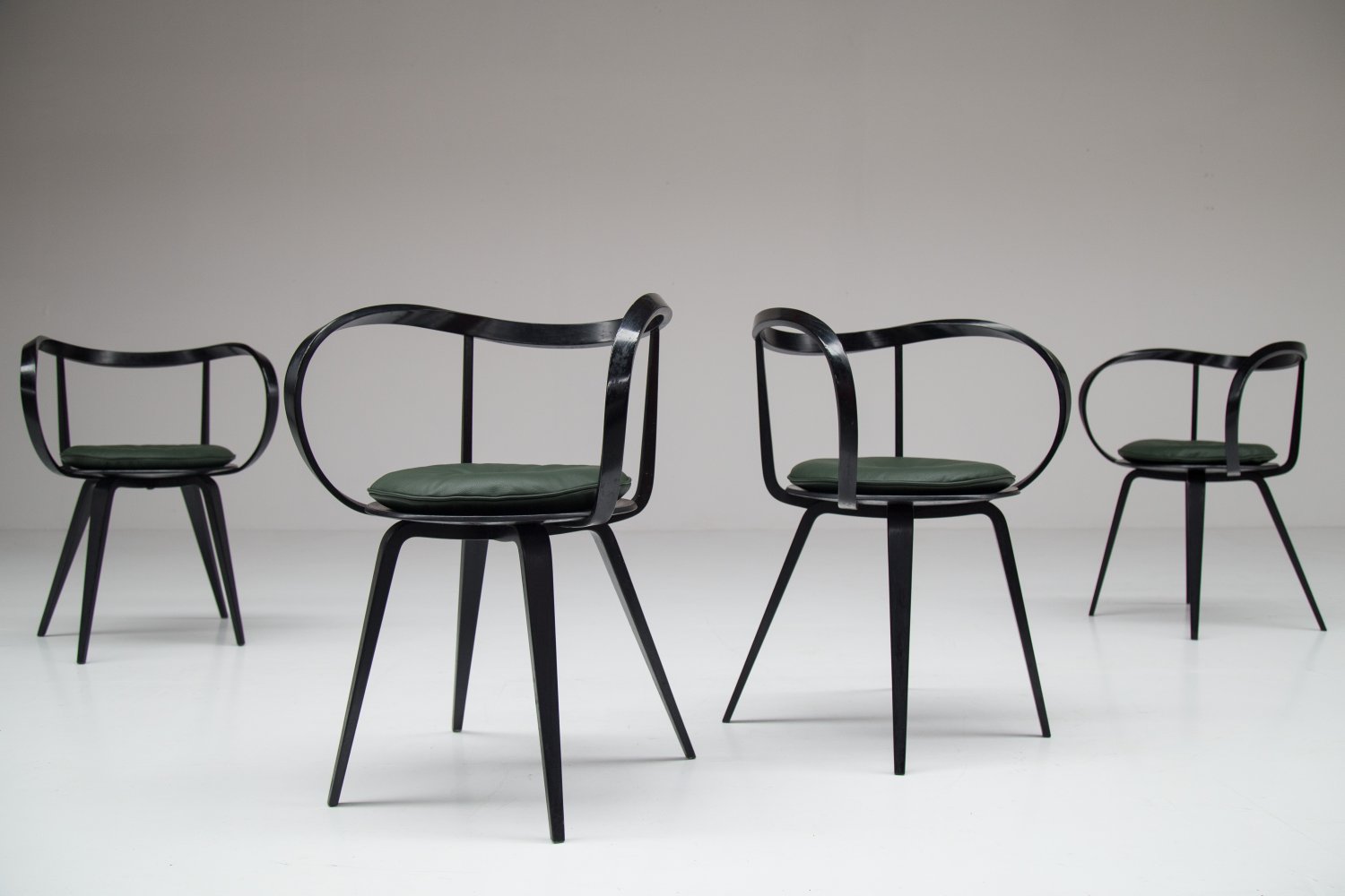 Set of 4 Pretzel chairs by George Nelson.