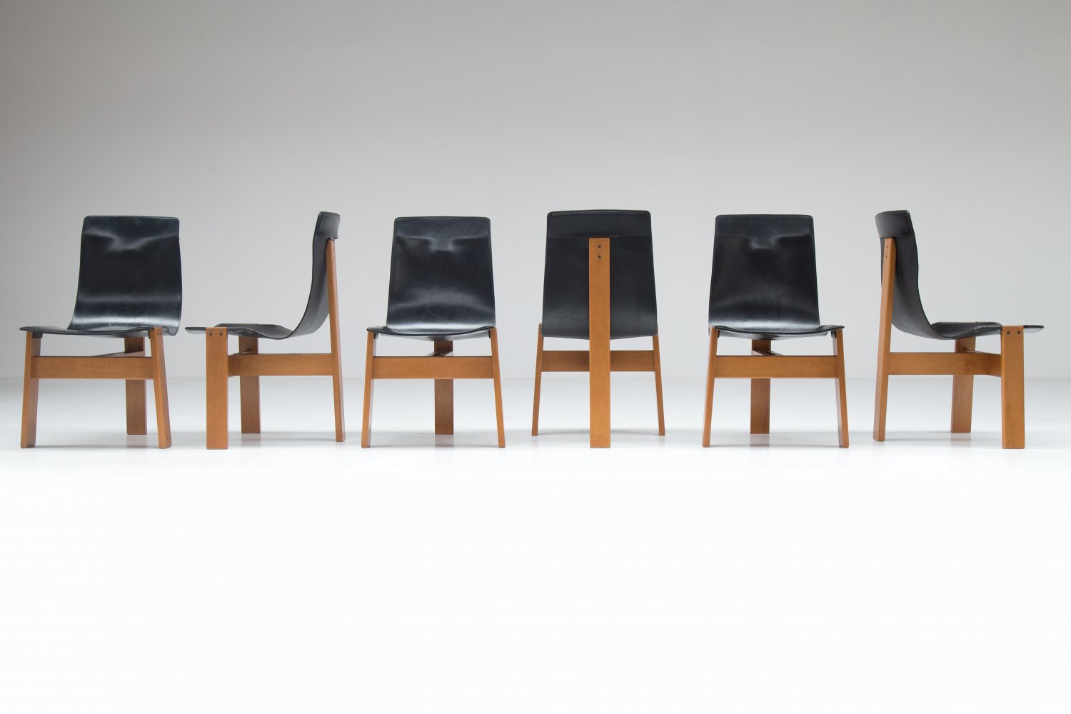 Set of 6 chairs by Angelo Mangiarotti for Skipper.