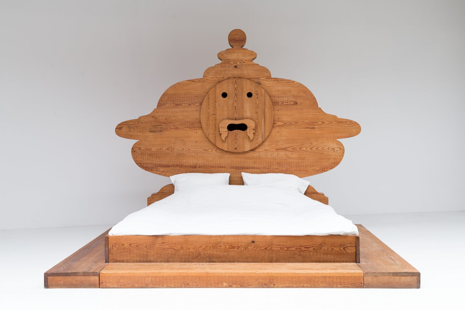 'La Bocca Della Verita' bed by Mario Ceroli