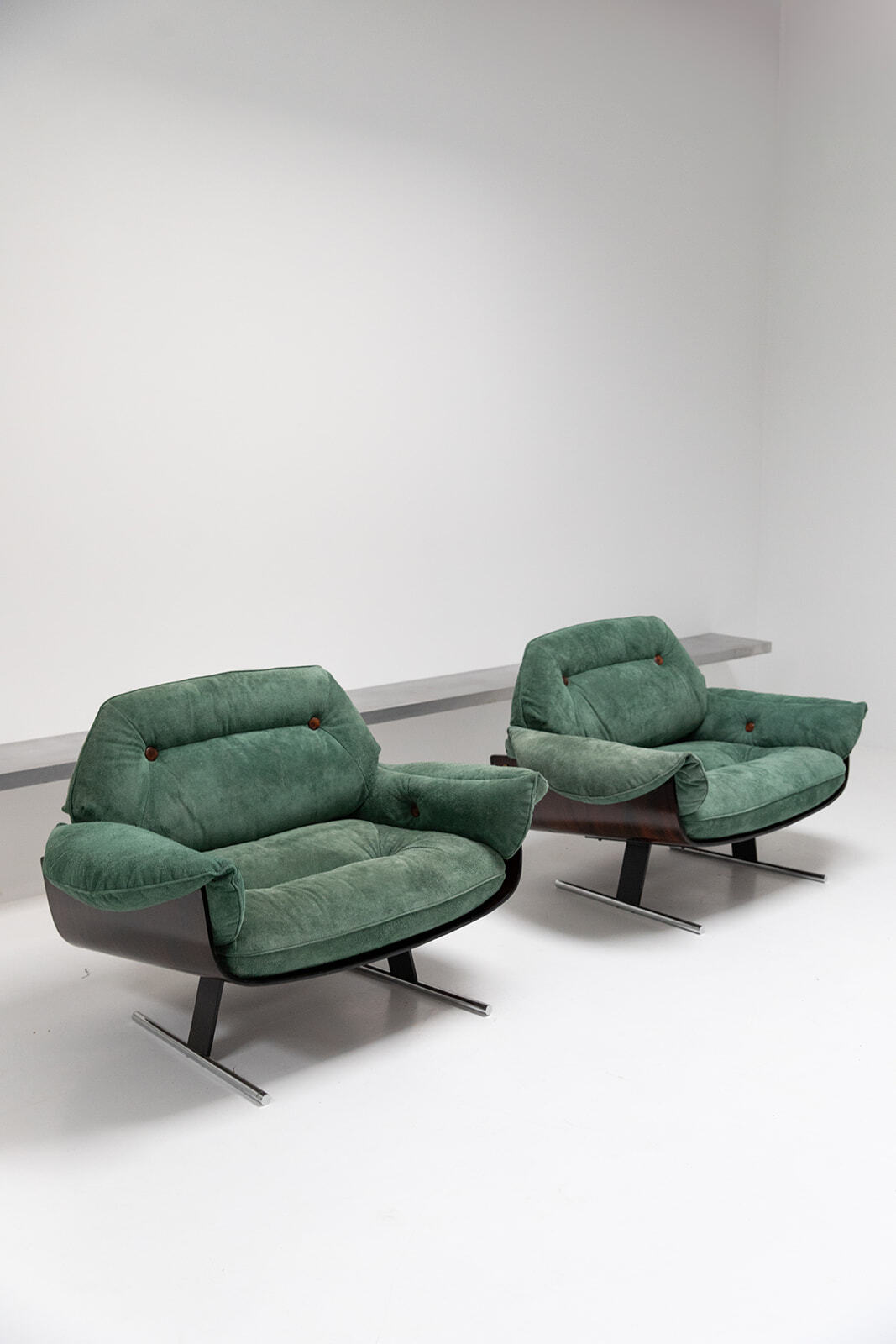 Jorge Zalszupin pair of 'Presidencial' chairs