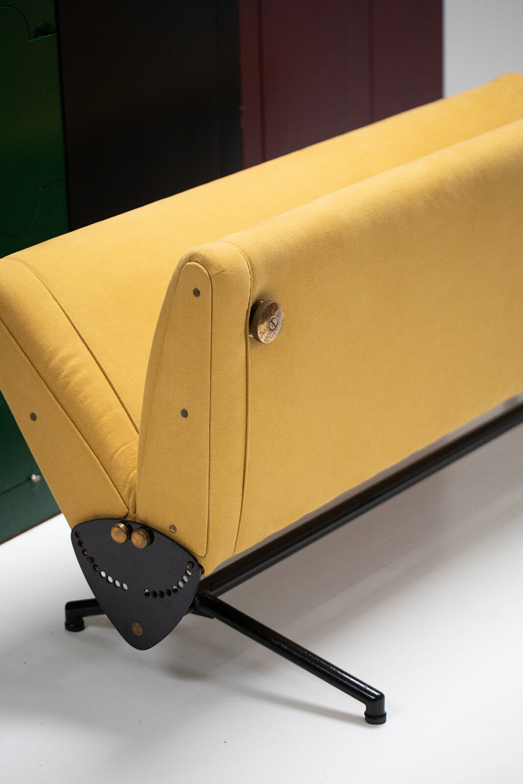 Osvaldo Borsani sofa / bed for Tecno