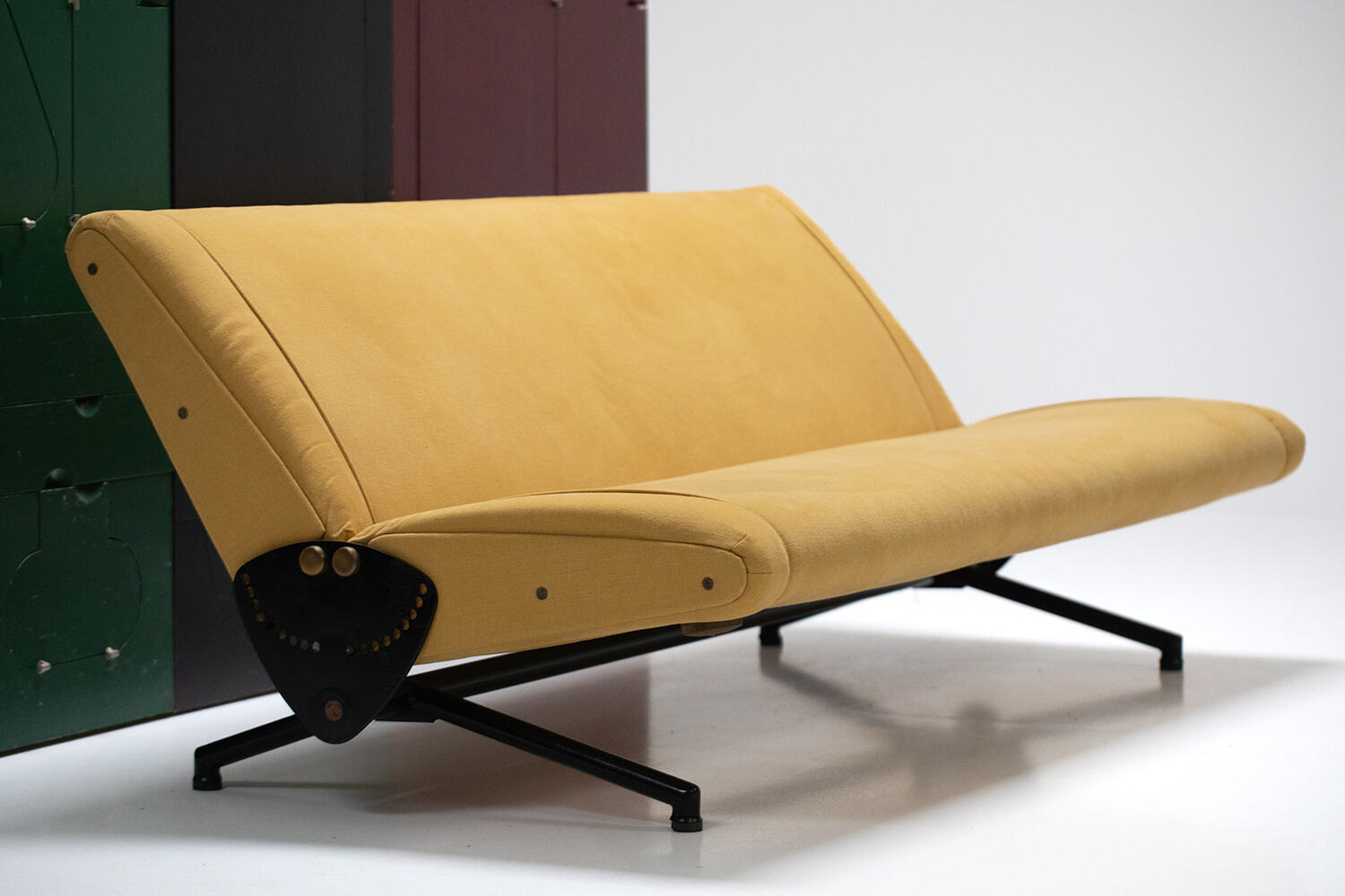 Osvaldo Borsani sofa / bed for Tecno